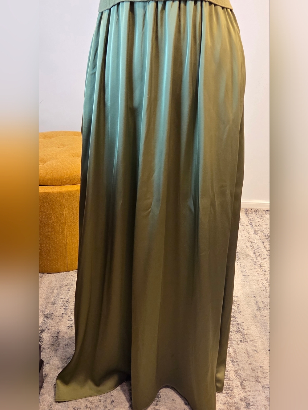 Taylor Olive Green Sleeveless Knit-to-Satin Maxi Dress, Size S - Picture 5 of 15